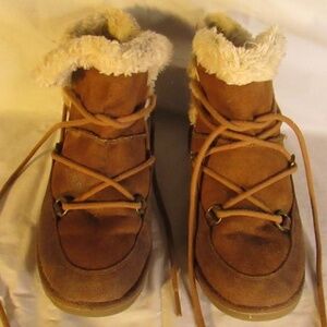Airwalk Brown Ankle Boots with Cream Fur Lining
